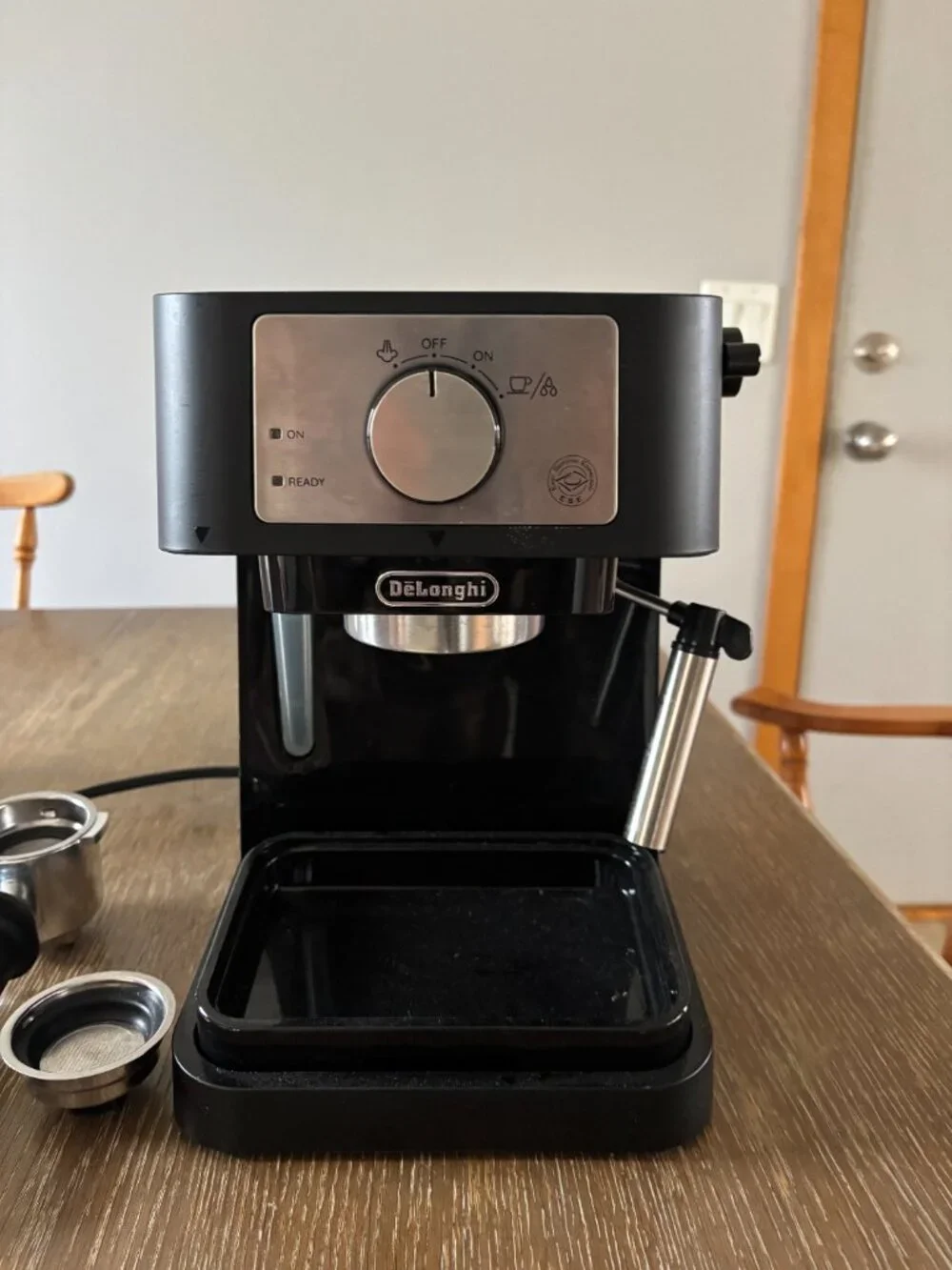 Delonghi Stilosa Espresso Machine EC260BK 15-Bar Pressure Frothing Wand